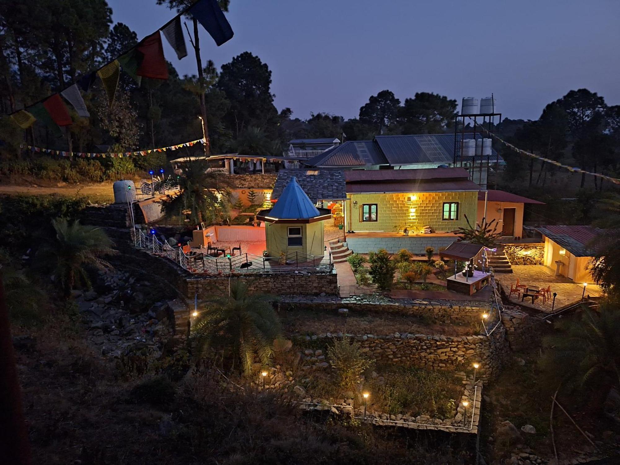 Tathastu Bir -Homestay ,Dorm,Hostel Экстерьер фото